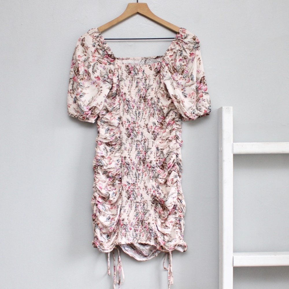 JAASE Lilia Pink Cream Floral Mini Smocked Ruched Crochet Mini Dress Size Small - Picture 3 of 10